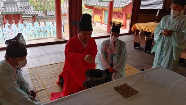 강원도지사 고유례