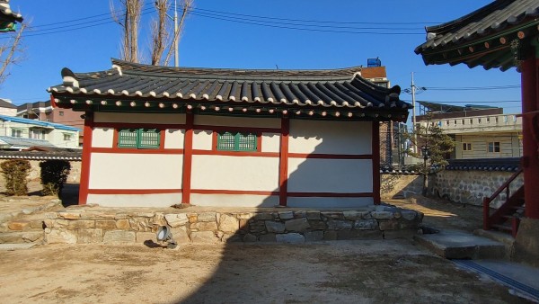 동재
